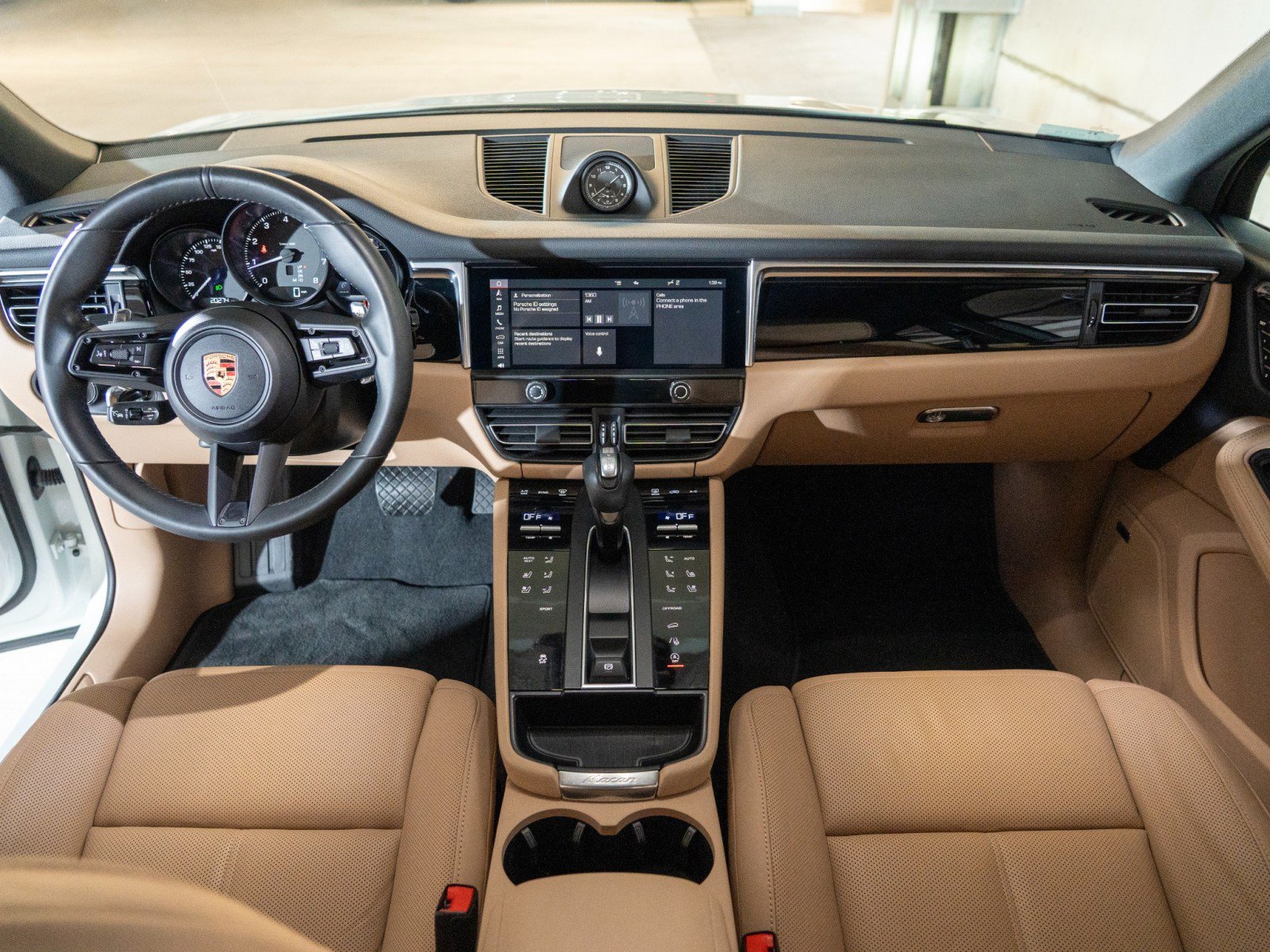 Certified 2023 Porsche Macan AWD/4WD image 24
