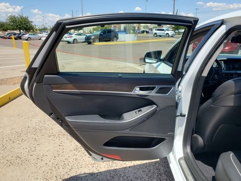 Used 2015 Hyundai Genesis 3.8 w/ Option Group 04 image 40