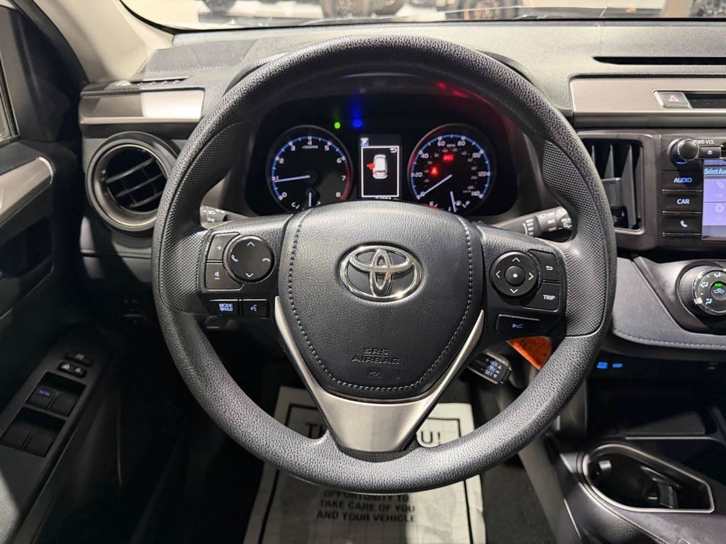 Used 2018 Toyota RAV4 LE FWD image 21