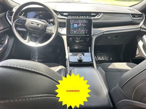 Used 2024 Jeep Grand Cherokee Altitude RWD image 17