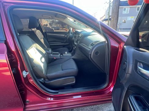 Used 2019 Chrysler 300 Touring w/ Sport Appearance Package image 30