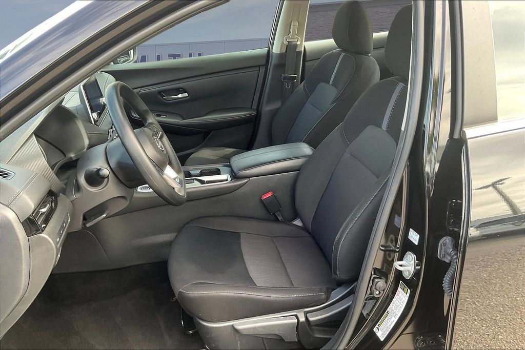 Used 2025 Nissan Sentra SV FWD image 20