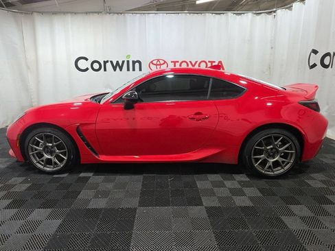 Used 2023 Toyota GR86 w/ ALL Weather Mat Package (TMS) RWD image 4
