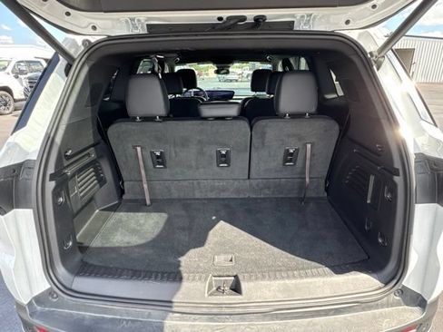Used 2025 Buick Enclave Preferred AWD/4WD image 5