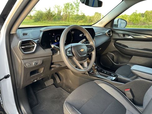 Used 2025 Chevrolet TrailBlazer LT AWD/4WD image 20