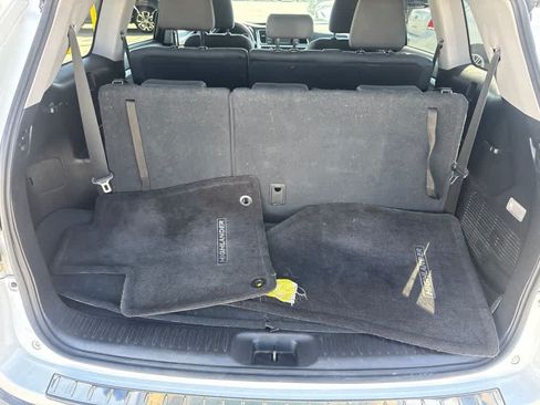 Used 2015 Toyota Highlander LE FWD image 10