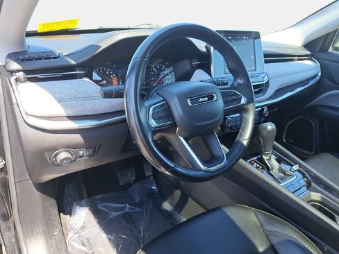 Certified 2022 Jeep Compass Latitude w/ Sun and Sound Group AWD/4WD image 17