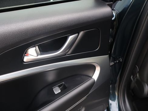 Used 2025 Genesis G70 2.5T RWD image 12