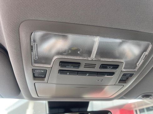 Used 2018 Toyota Highlander XLE AWD/4WD image 34