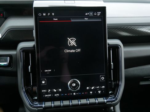 New 2026 GMC Yukon XL AT4 w/ AT4 Premium Package AWD/4WD image 8
