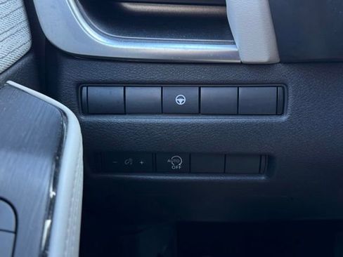 Used 2023 Nissan Rogue SV image 26