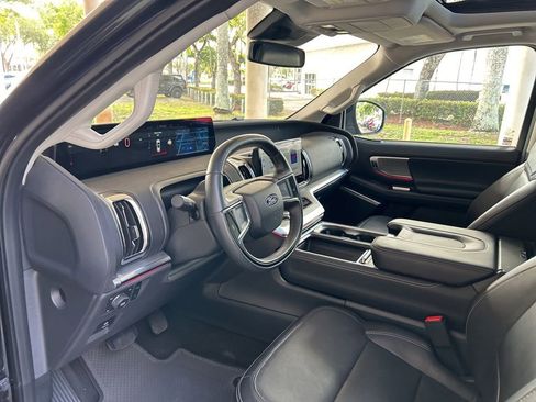 Used 2025 Ford Expedition Max Platinum AWD/4WD image 7