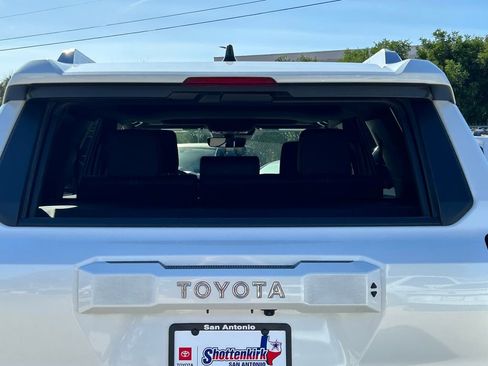 Certified 2025 Toyota 4Runner Limited AWD/4WD image 17