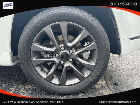 Used 2018 Jeep Grand Cherokee Overland AWD/4WD image 13