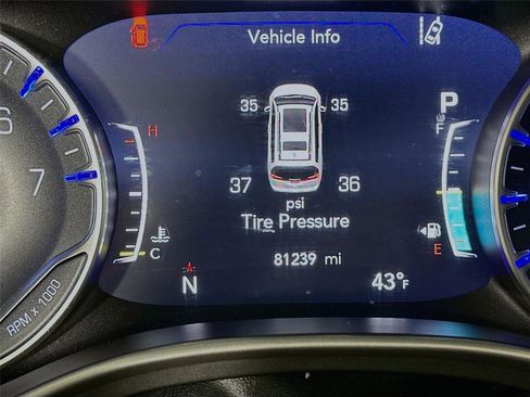 Used 2023 Chrysler Pacifica Touring-L FWD image 19