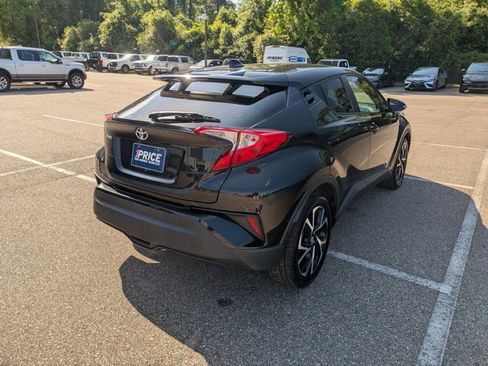 Used 2021 Toyota C-HR XLE image 5