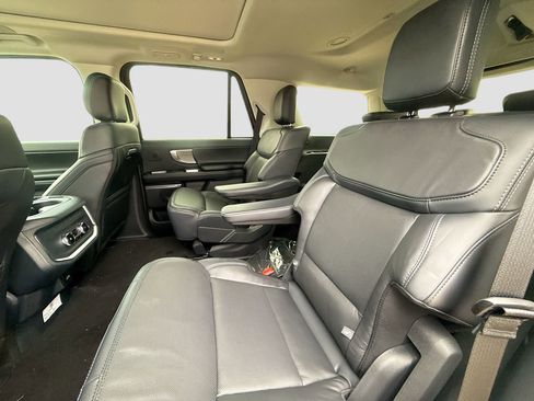 New 2025 Ford Expedition Platinum w/ Driver's Package image 31