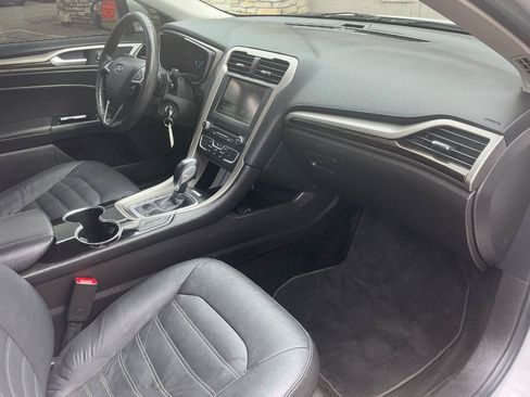 Used 2016 Ford Fusion SE w/ Equipment Group 202A FWD image 9