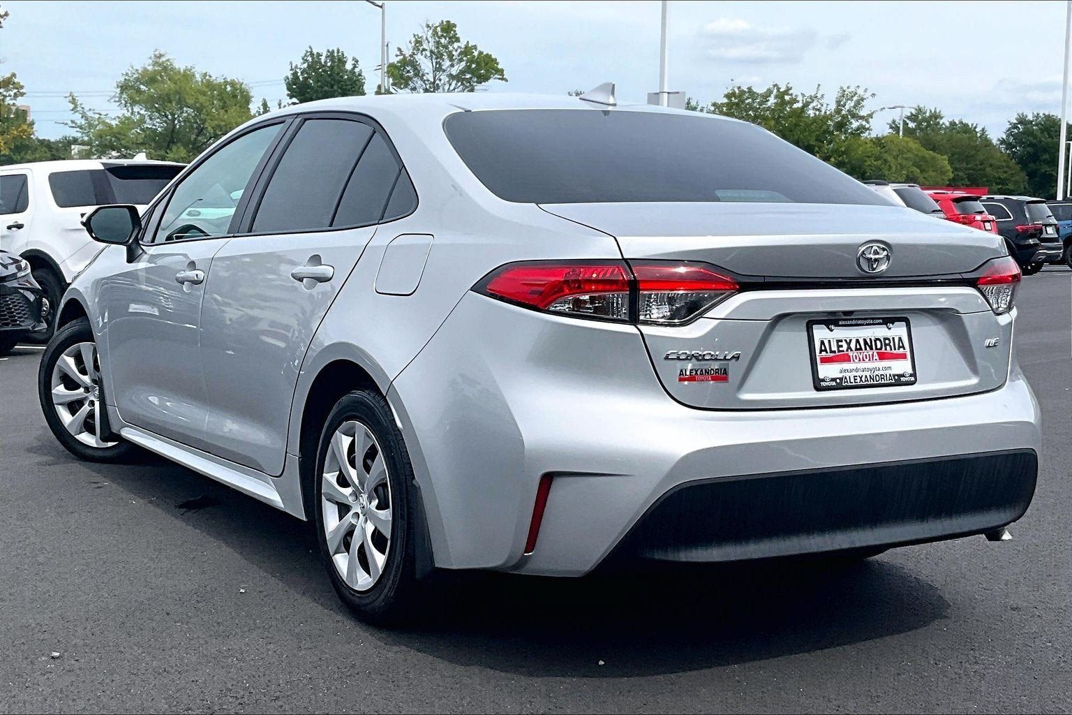 Used 2025 Toyota Corolla LE FWD image 11