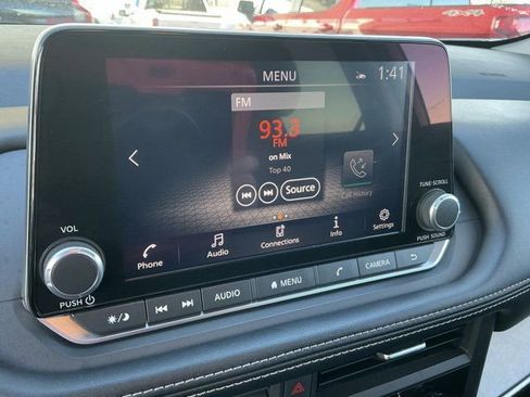 Used 2024 Nissan Rogue SV image 23