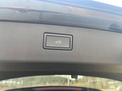 New 2025 Volkswagen Tiguan SE image 7