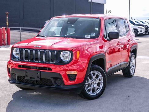 Used 2023 Jeep Renegade Latitude AWD/4WD image 1