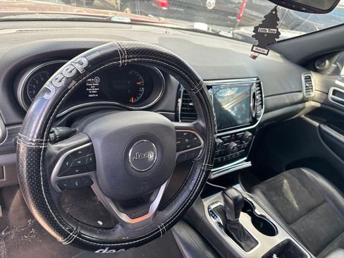 Used 2019 Jeep Grand Cherokee Altitude AWD/4WD image 12