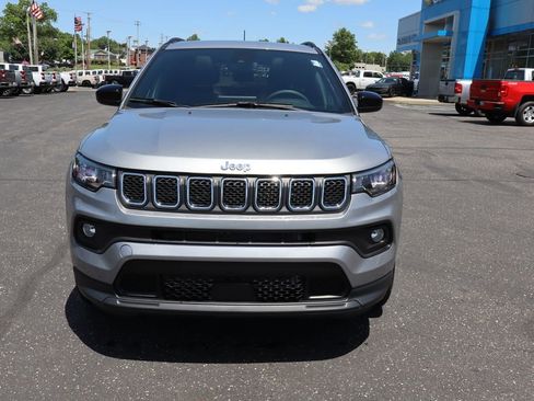 Used 2024 Jeep Compass Latitude w/ Sun and Sound Group AWD/4WD image 36