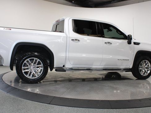 Used 2021 GMC Sierra 1500 SLT w/ SLT Premium Plus Package AWD/4WD image 14