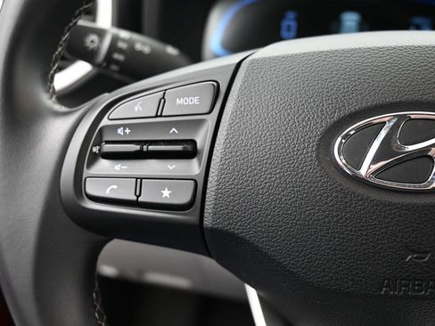 Used 2025 Hyundai Venue SEL image 30