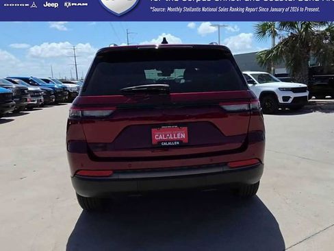 Certified 2026 Jeep Grand Cherokee Altitude AWD/4WD image 7