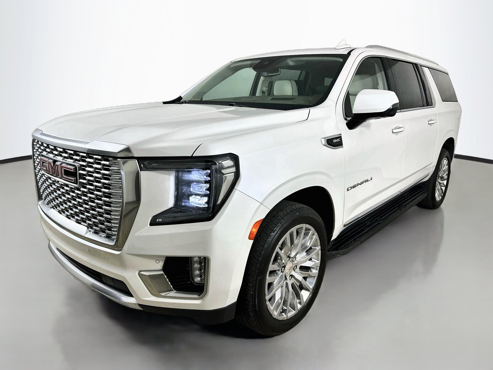 Used 2023 GMC Yukon XL Denali w/ LPO, Floor Liner Package AWD/4WD image 1