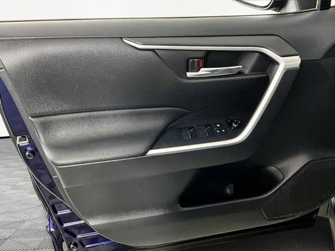 Used 2021 Toyota RAV4 XLE Premium image 20