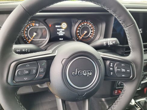 New 2025 Jeep Gladiator Rubicon w/ Convenience Group image 18