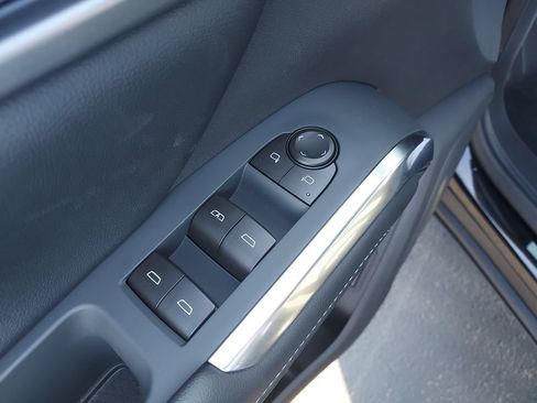 New 2027 Chevrolet Traverse LT FWD image 11