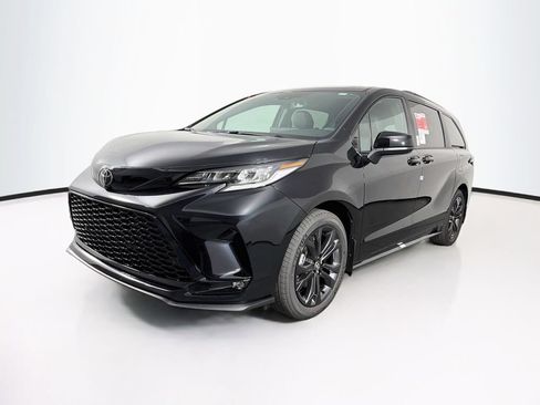 New 2026 Toyota Sienna XSE FWD image 3