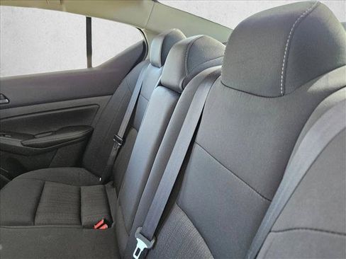 Used 2025 Nissan Altima 2.5 SV FWD image 15