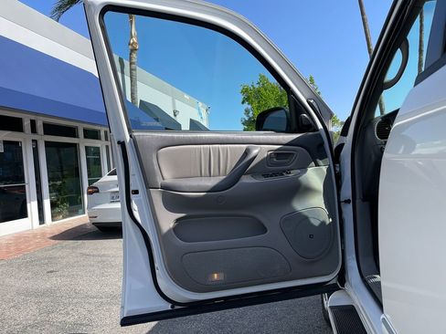 Used 2002 Toyota Sequoia Limited image 16