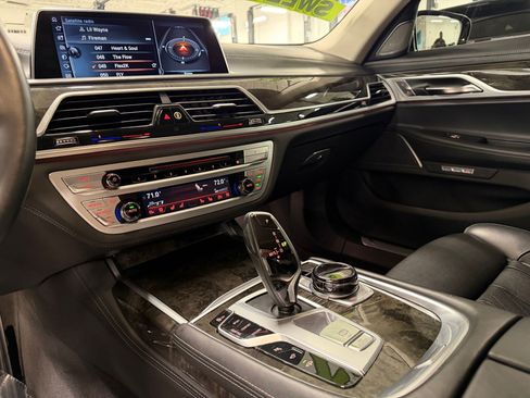Used 2017 BMW 740i RWD image 17