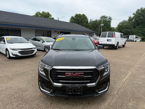 Used 2024 GMC Terrain SLE w/ Driver Convenience Package FWD image 2