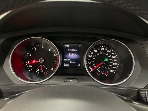 Used 2019 Volkswagen Tiguan SE w/ Panoramic Sunroof Package AWD/4WD image 14