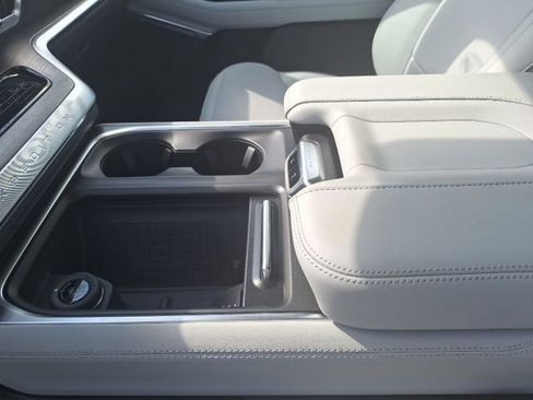 New 2025 Ford Expedition Platinum w/ Driver's Package image 16