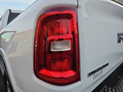 New 2026 RAM 1500 4x4 Crew Cab image 32