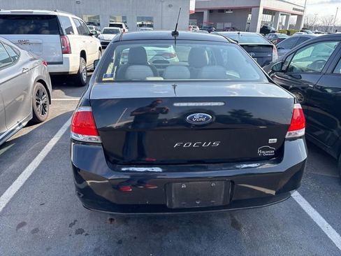 Used 2010 Ford Focus SE image 5