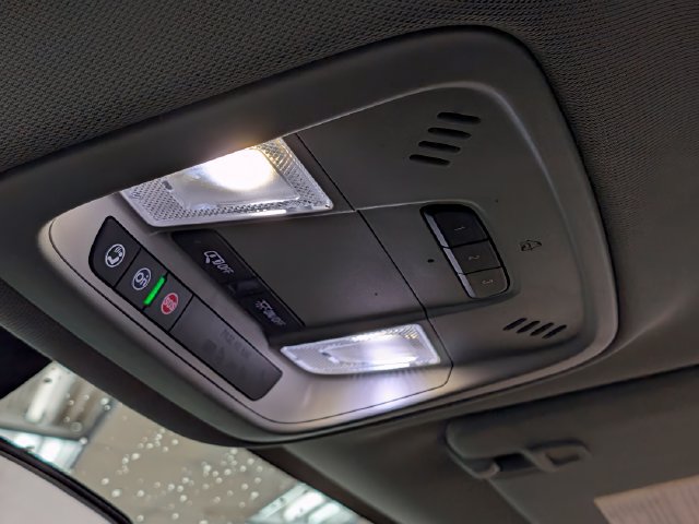 Used 2020 Chevrolet Traverse LT FWD image 14