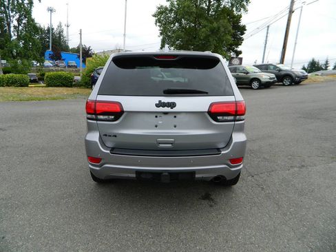 Used 2017 Jeep Grand Cherokee Altitude AWD/4WD image 7