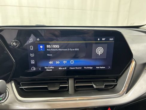 Used 2024 Chevrolet Trax LT w/ LT Convenience Package FWD image 14