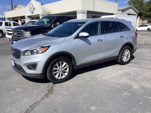 Used 2018 Kia Sorento LX AWD/4WD image 1