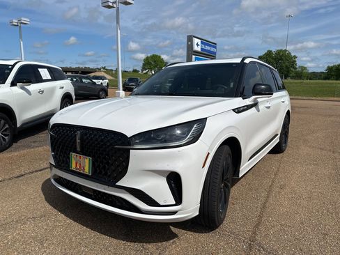 Used 2025 Lincoln Aviator Reserve w/ Luxury Package RWD image 2