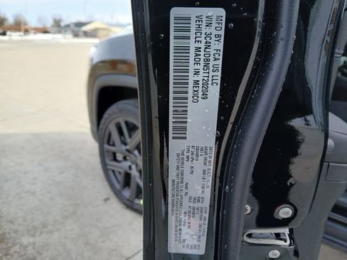 New 2026 Jeep Compass Latitude image 36